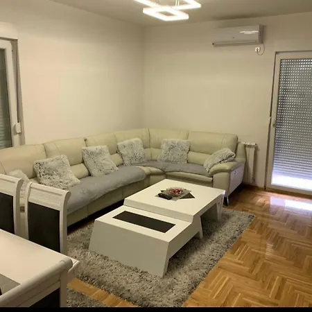 Happy Place Apartment *